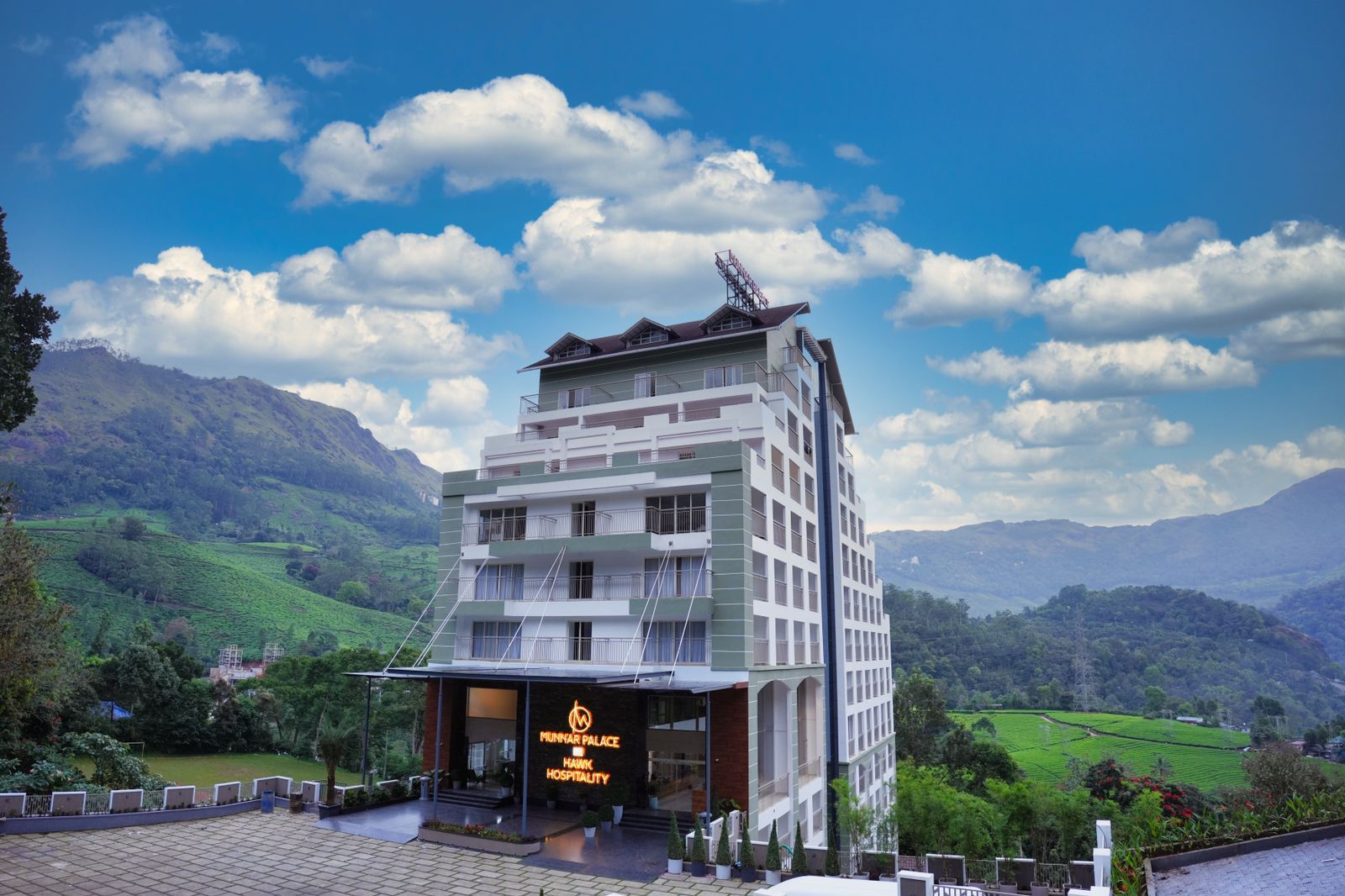 Golden Munnar Palace By Hawk Hospitality